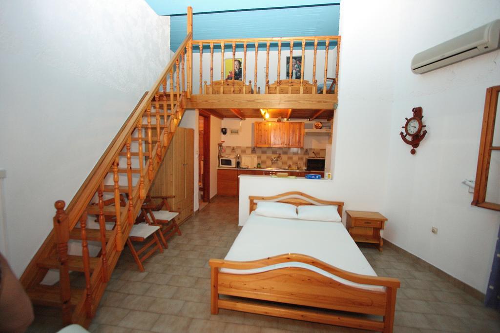 Foinikas Rooms Eratini Bilik gambar